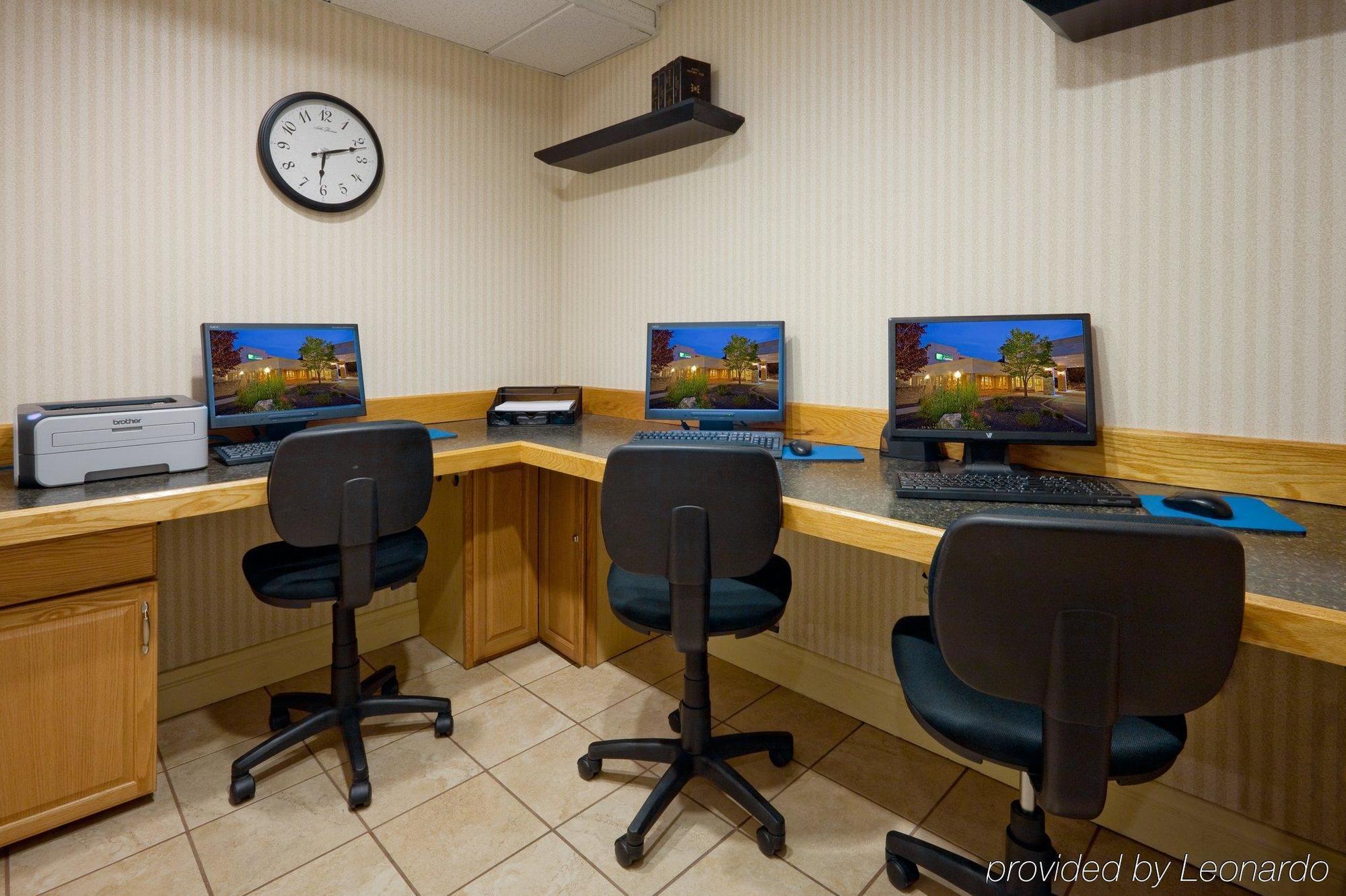 Holiday Inn Express Poughkeepsie By Ihg Удобства фото